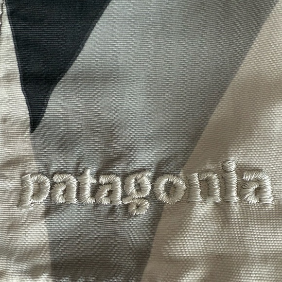 Patagonia Wavefarer Black & Gray Geometric Print Board 8” Shorts Mens Size 32 - Picture 7 of 11